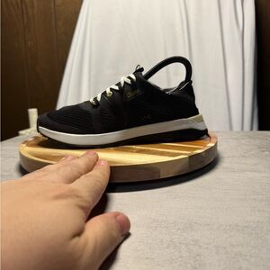 OluKai Huia Slip On Shoes Womens Size7.5 Black Mesh Comfort Sneakers 20492-4040